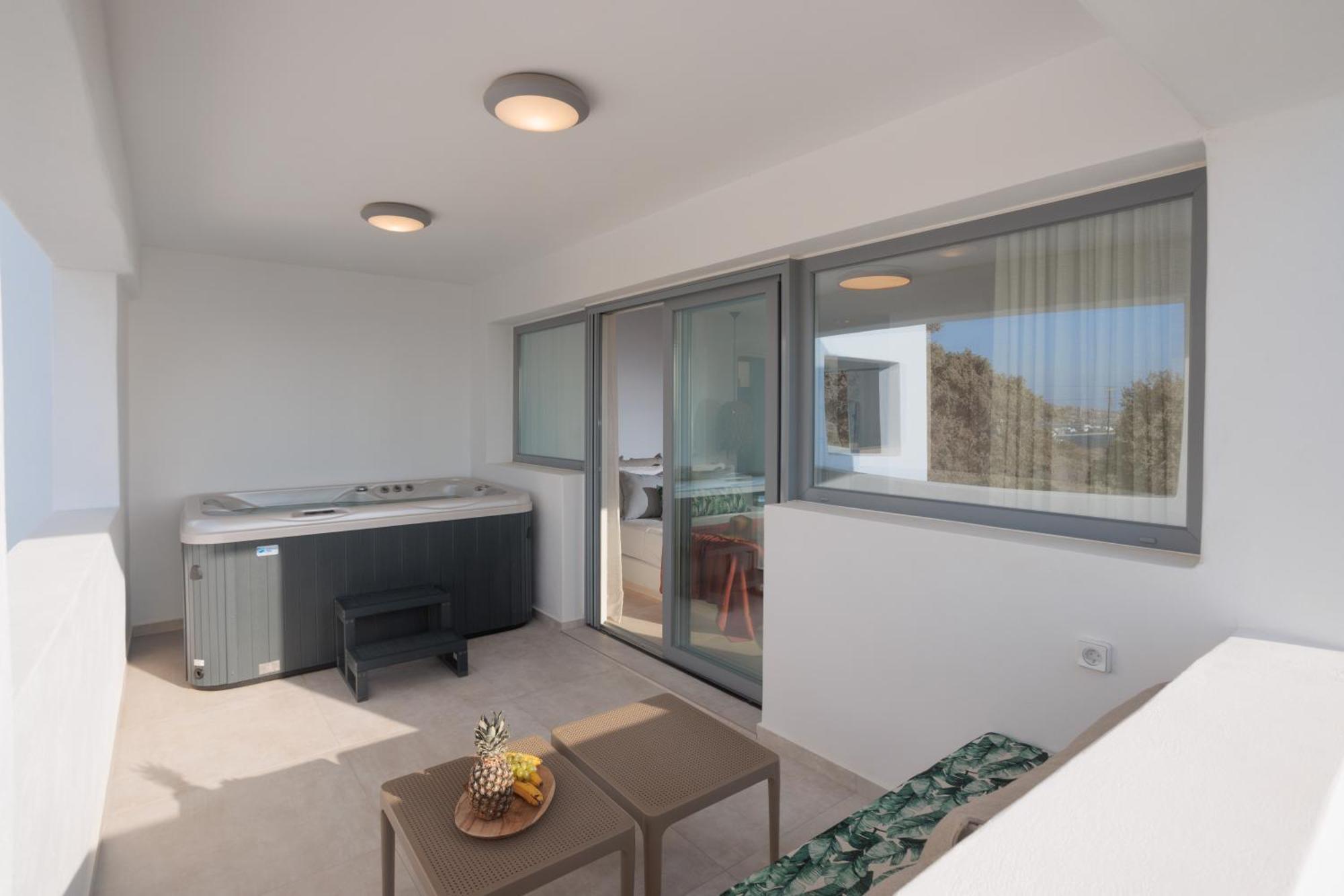 Seanfinity Beachfront Suites Mikri Vigla Exterior photo