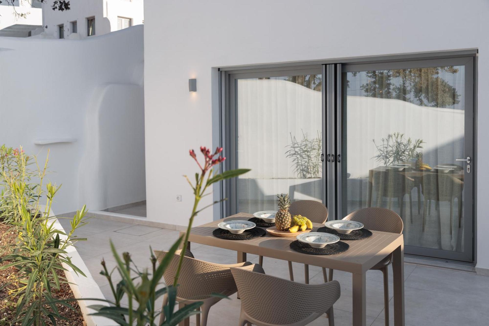 Seanfinity Beachfront Suites Mikri Vigla Room photo